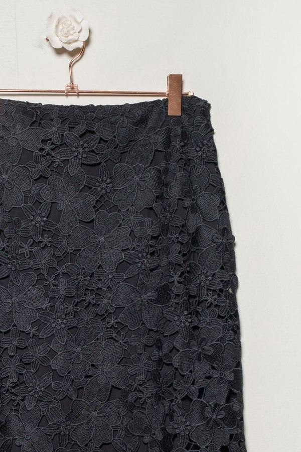 Midi lace skirt