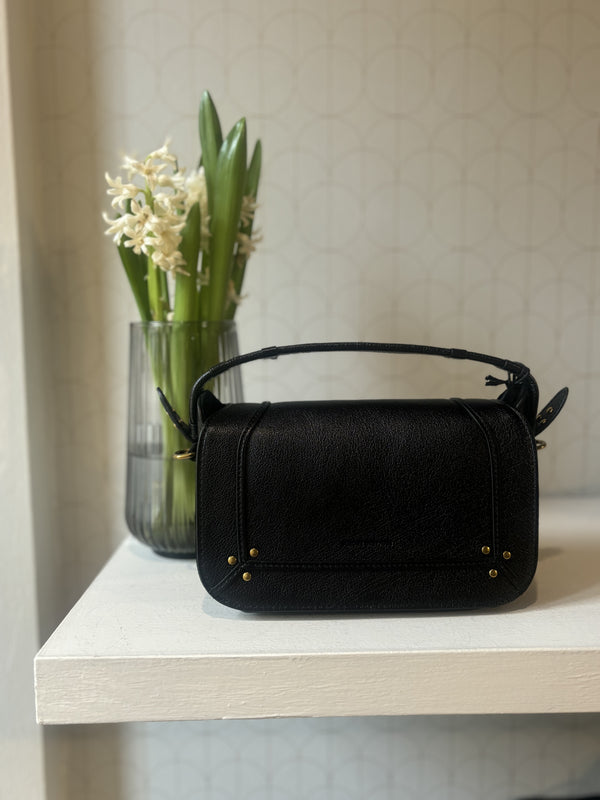 Leather shoulder bag