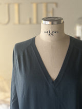 V-neck light cashmere shirt