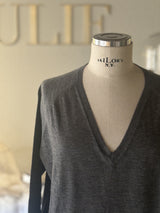 V-neck light cashmere shirt