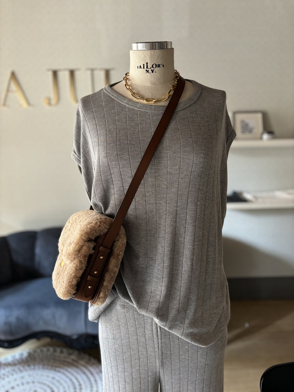 Oversize round neck t-shirt